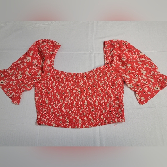 O'Neill Lorna Short Sleeve Floral Smocked Crop Top Size Medium - Picture 12 of 12